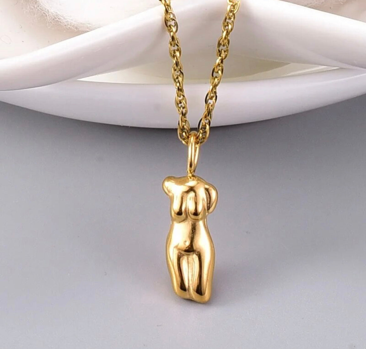 WOMAN NECKLACE